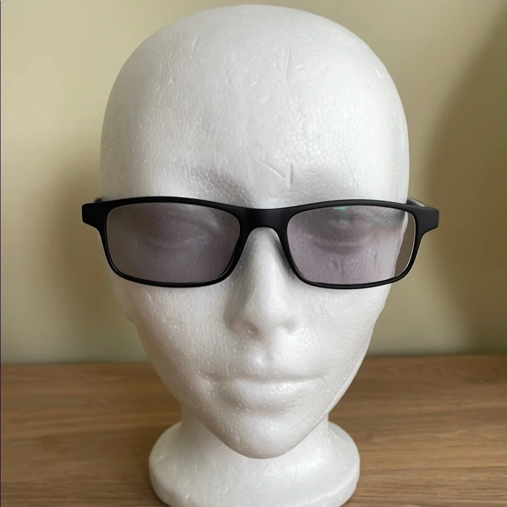YESGLASSES BLACK SQUARE LIGHTWEIGHT SUNGLASSES WITH CASE - Model 1098